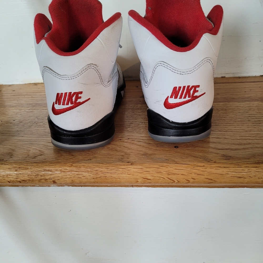 Retro 5 Fire Red - Picture 4 of 5